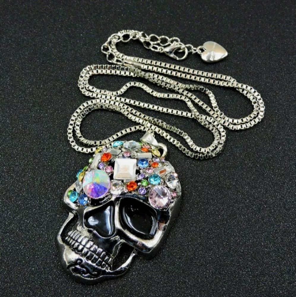 ⭐⭐⭐⭐⭐ 🎃 Crystal Skull Face Necklace (Silver) 🎃